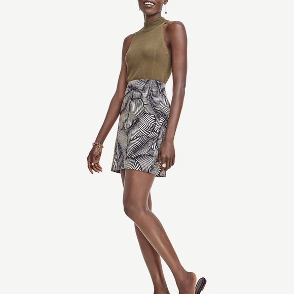 Ann Taylor lined pencil skirt Sz 4 navy and cream palm leaf pattern/ zipper - Picture 1 of 12